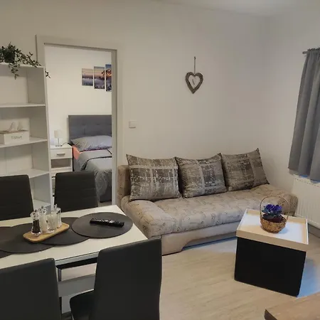 Apartman Oto 1 Apartman Oto 2 Upska 490, *